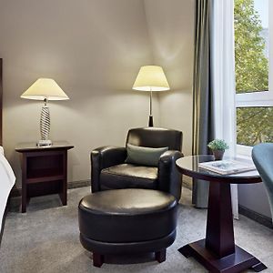 Zimmer mit Kingsize-Bett